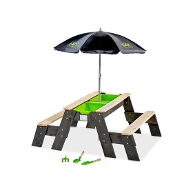 Bild på EXIT Aksent Sand, vatten och picknickbord med parasoll